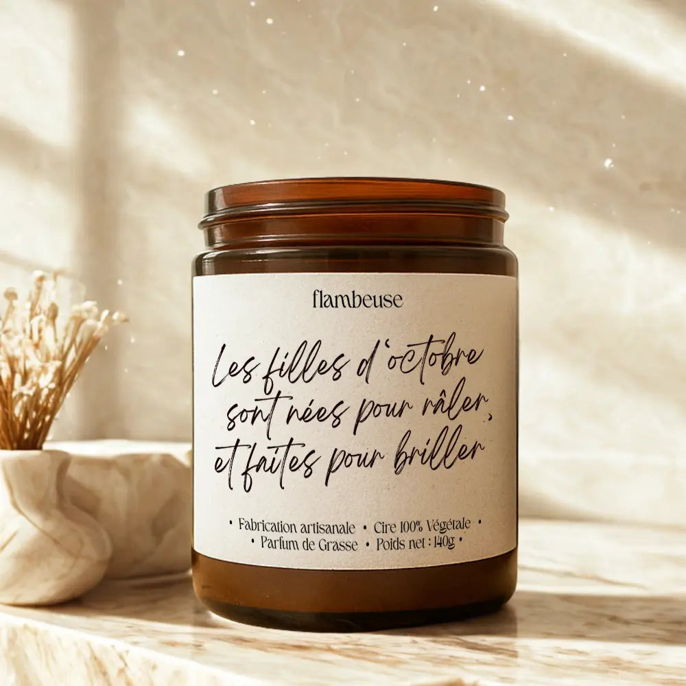 Bougie parfumée "Les filles d'octobre sont nées pour râler et faites pour briller" (140 g) Flambeuse